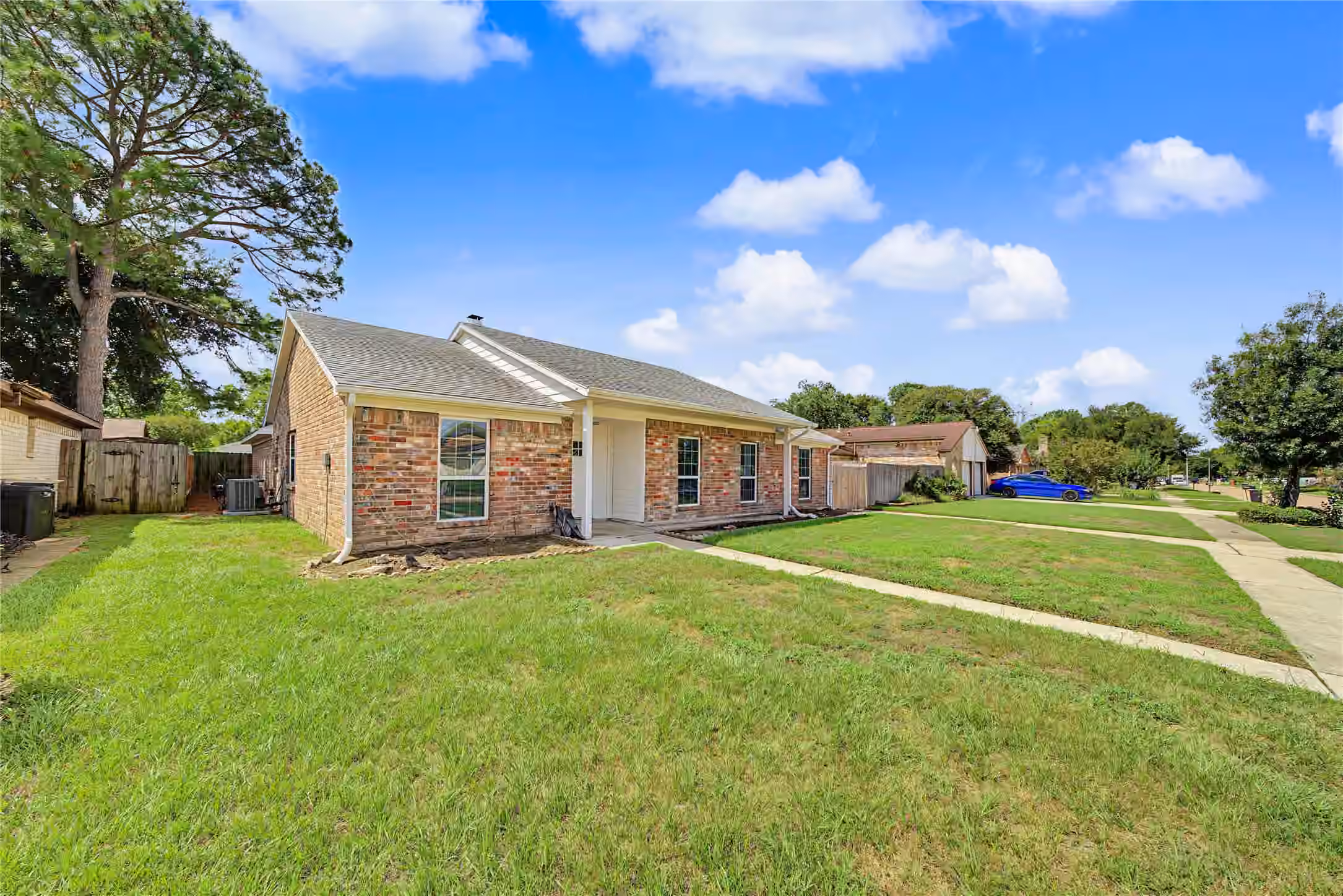 Photo 2 of 7015 Northleaf Drive, Houston, TX