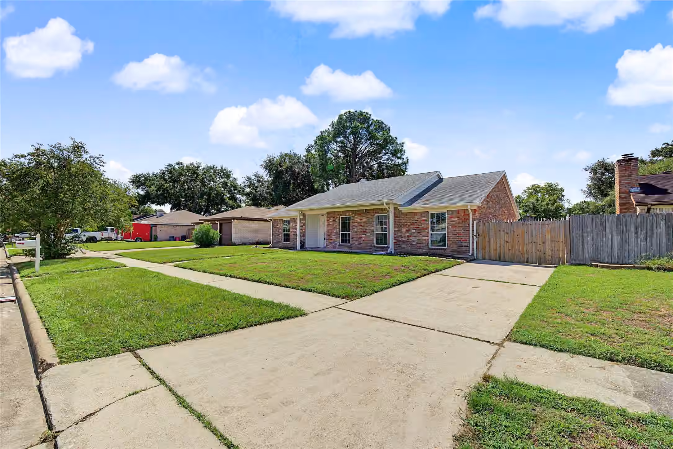 Photo 3 of 7015 Northleaf Drive, Houston, TX