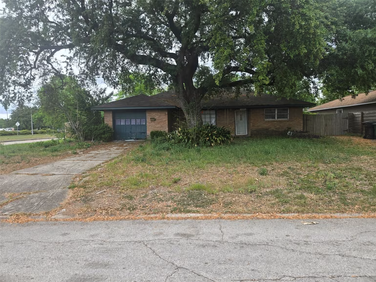 Photo of 2330 Saxon Drive, Houston, TX
