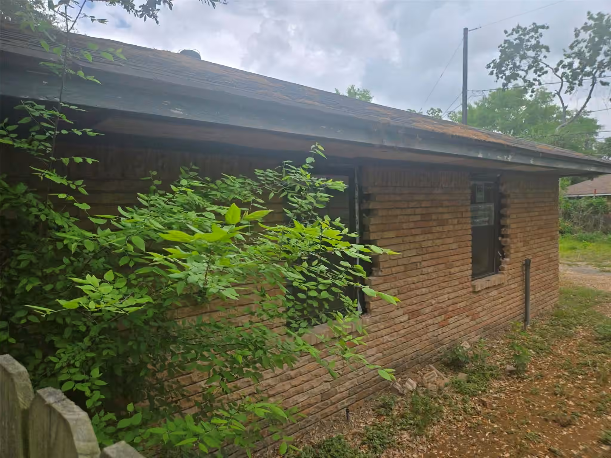 Photo 3 of 2330 Saxon Drive, Houston, TX