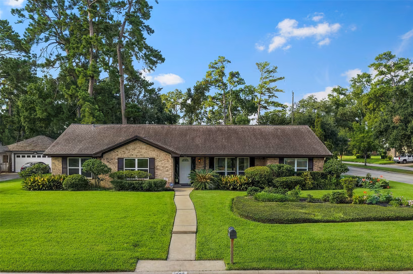 Photo of 1102 Doral Lane, Houston, TX