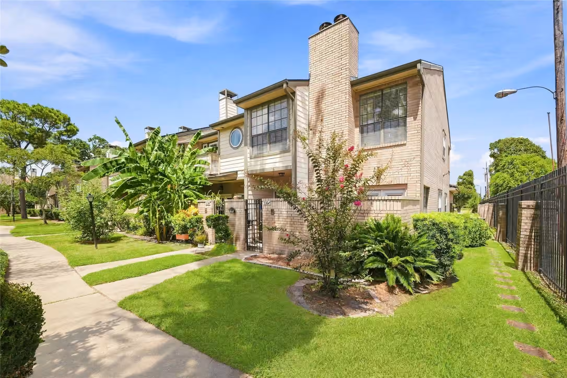 Photo 2 of 736 Country Place Drive I, Houston, TX
