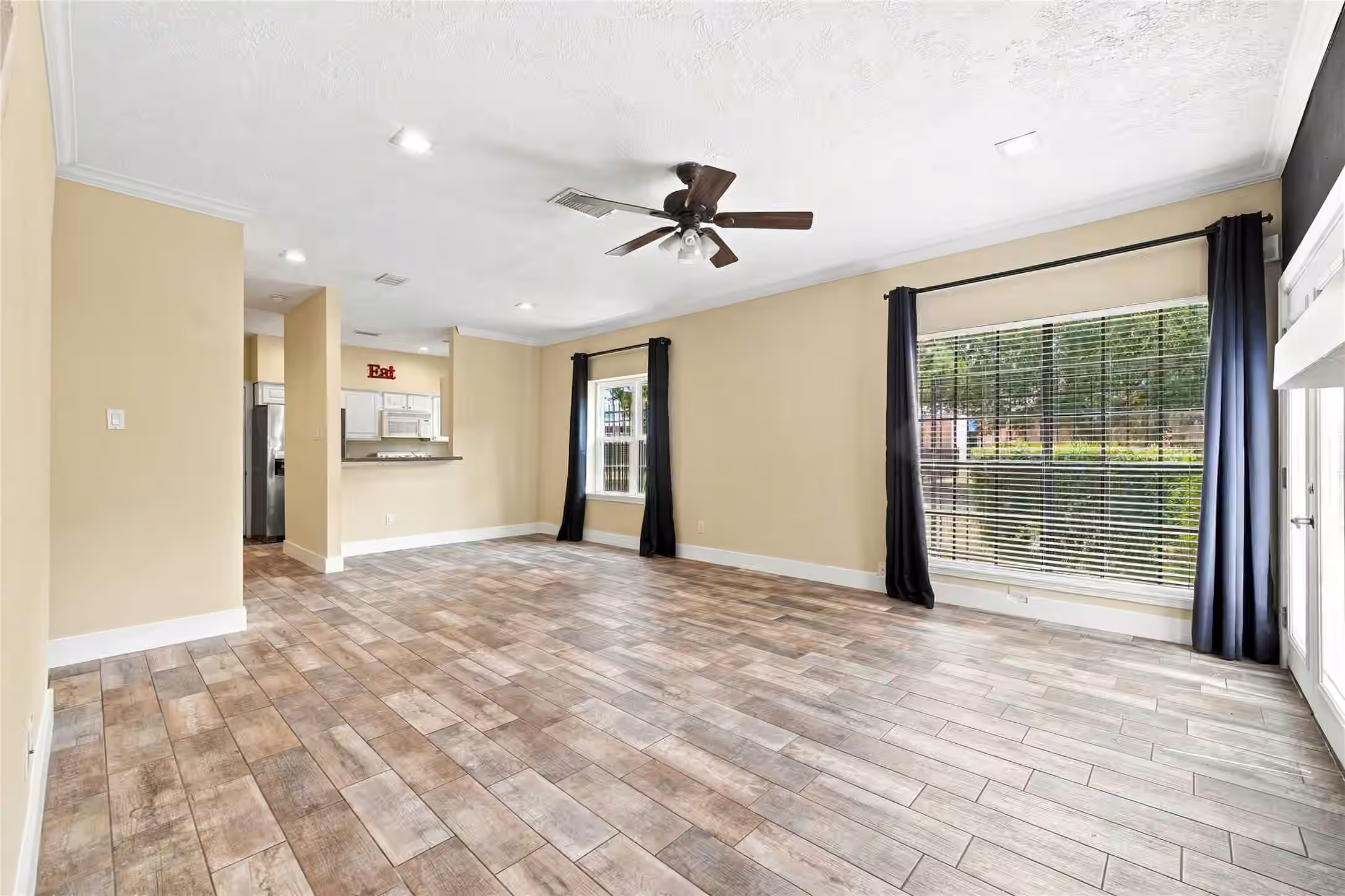 Photo 6 of 736 Country Place Drive I, Houston, TX