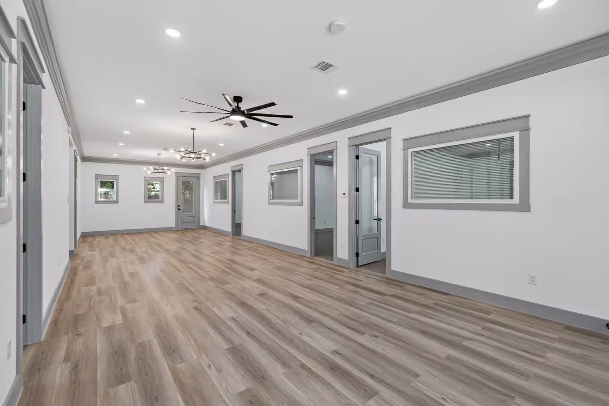 Photo 5 of 404 N Avenue H, Humble, TX