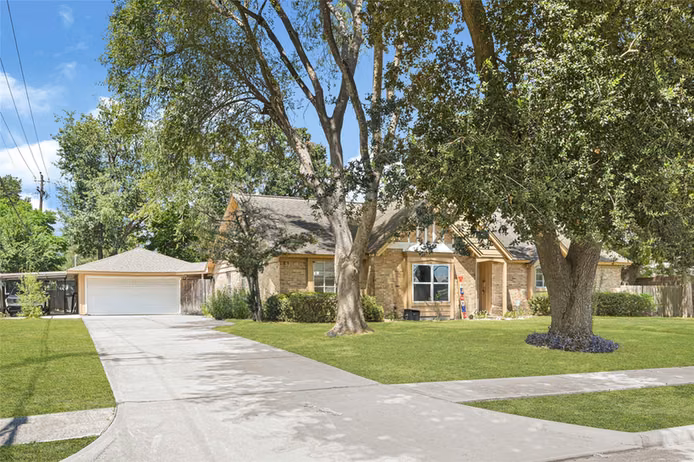 Photo 3 of 7702 Dashwood Drive, Houston, TX