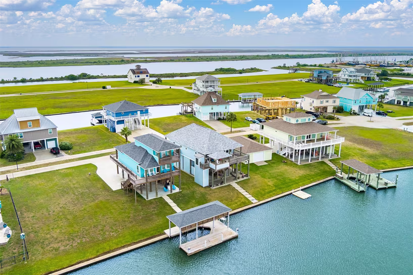 Photo 3 of 1900 Laguna Harbor Cove Boulevard, Port Bolivar, TX