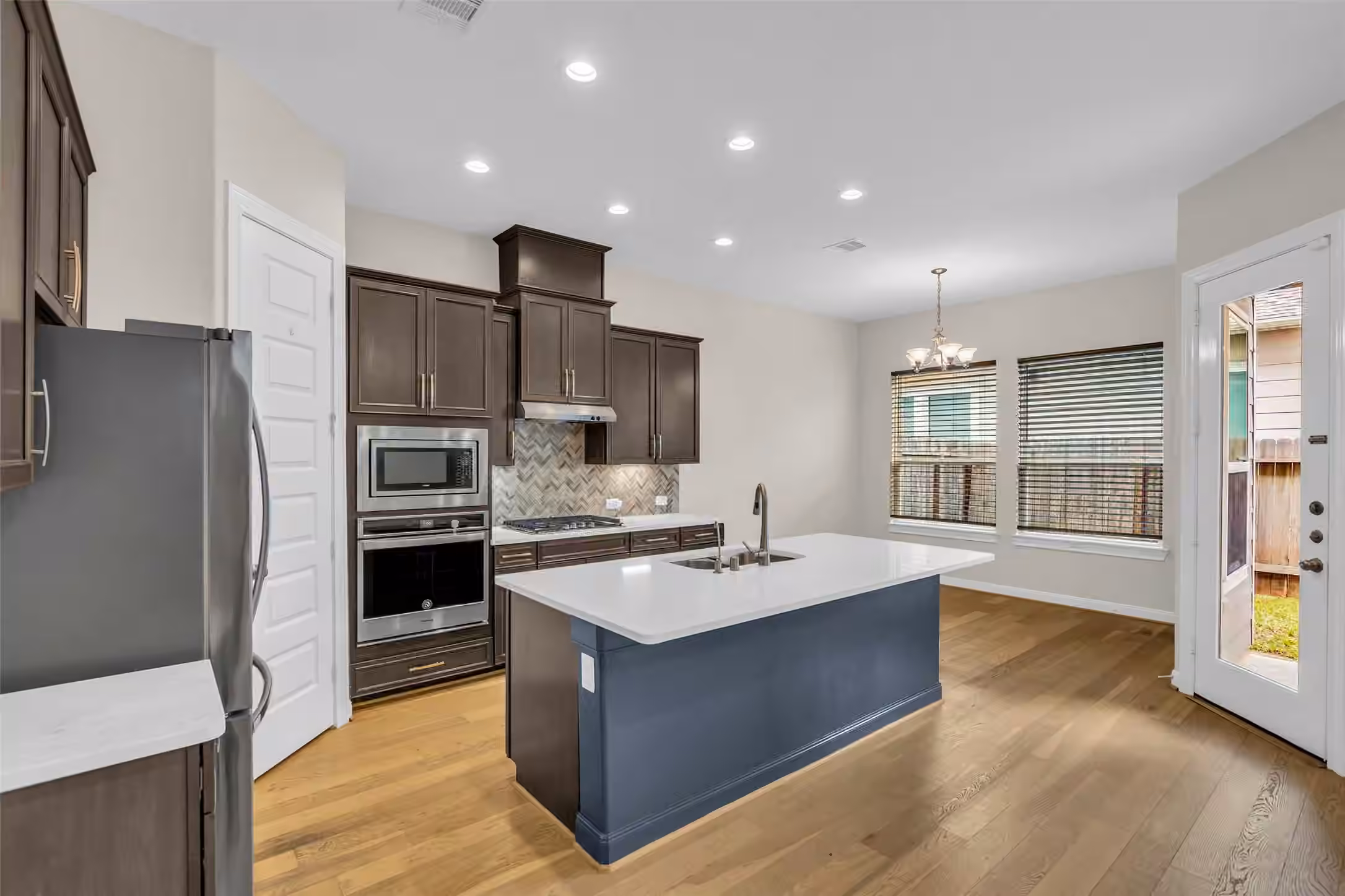 Photo 5 of 10004 Steeple Farms Drive, Houston, TX