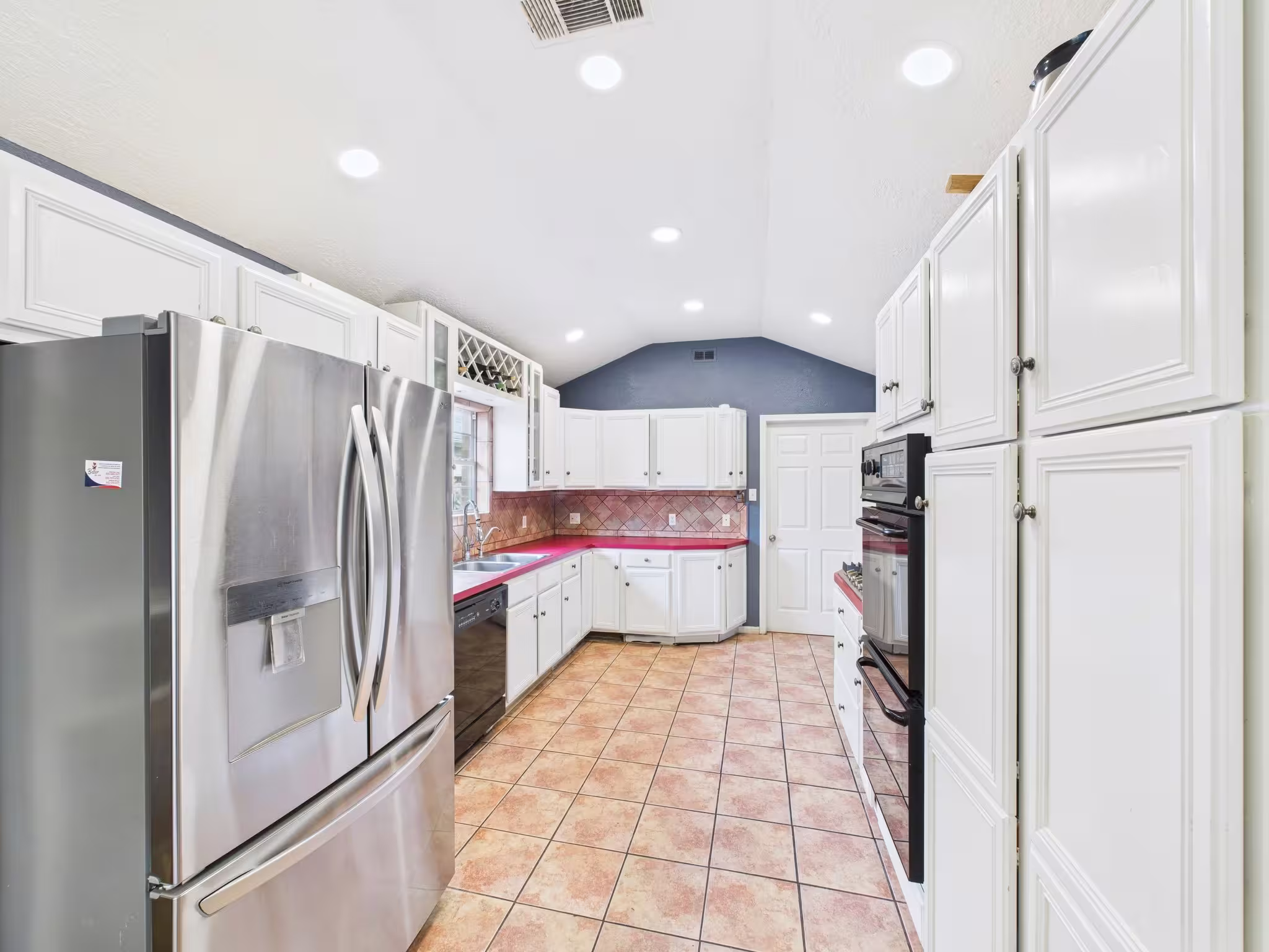 Photo 4 of 16207 N Meadow Drive, Houston, TX