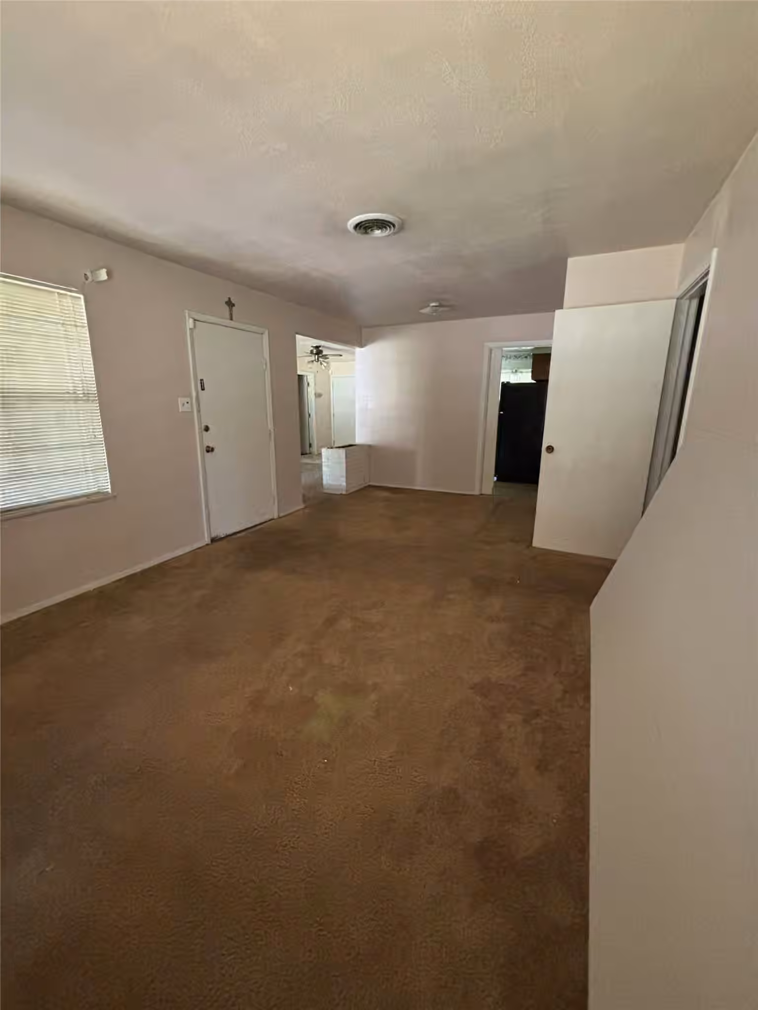 Photo 4 of 6159 Lyndhurst Drive, Houston, TX