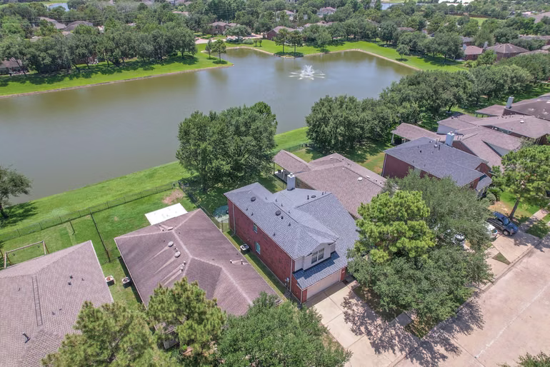 Photo 3 of 17531 Hoover Gardens Drive, Houston, TX