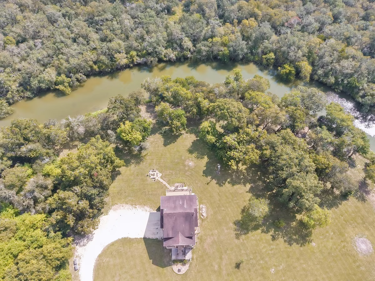 Photo of 236 County Road 406, Palacios, TX 77465