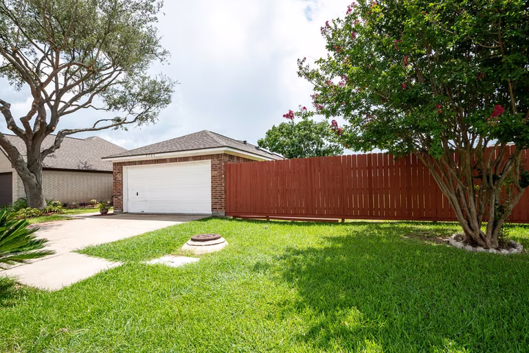 Photo 3 of 4705 Meadowood Drive, Baytown, TX