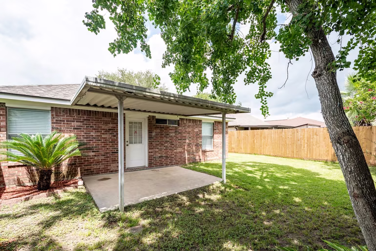Photo 6 of 4705 Meadowood Drive, Baytown, TX
