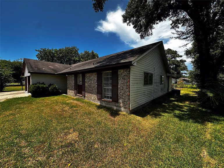 Photo 6 of 205 Honeysuckle Drive, Baytown, TX