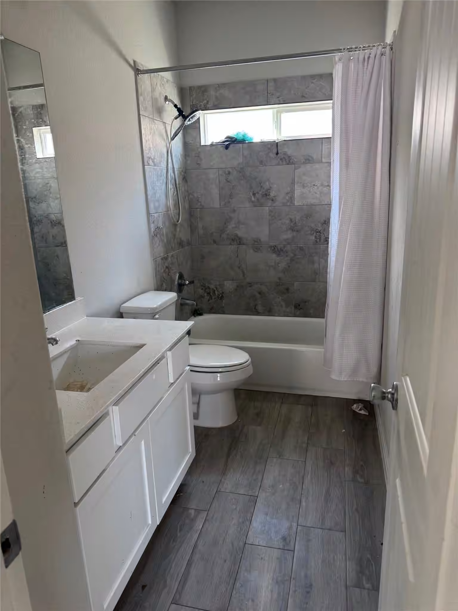 Photo 4 of 6822 Escondido Drive, Rosharon, TX
