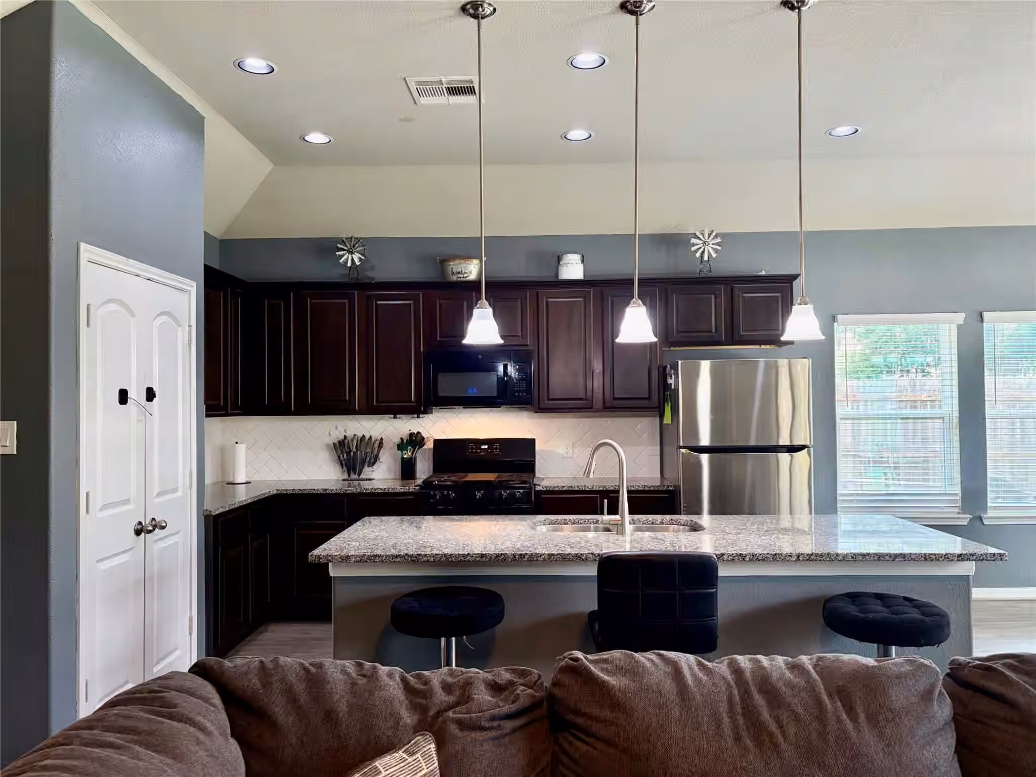 Photo 2 of 315 Woodhaven Drive, West Columbia, TX