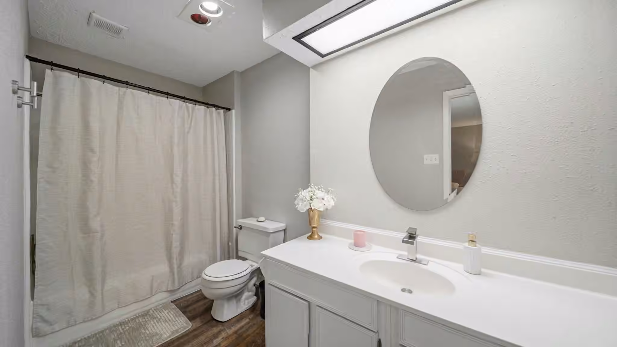 Photo 6 of 3936 Laura Leigh Drive, Friendswood, TX