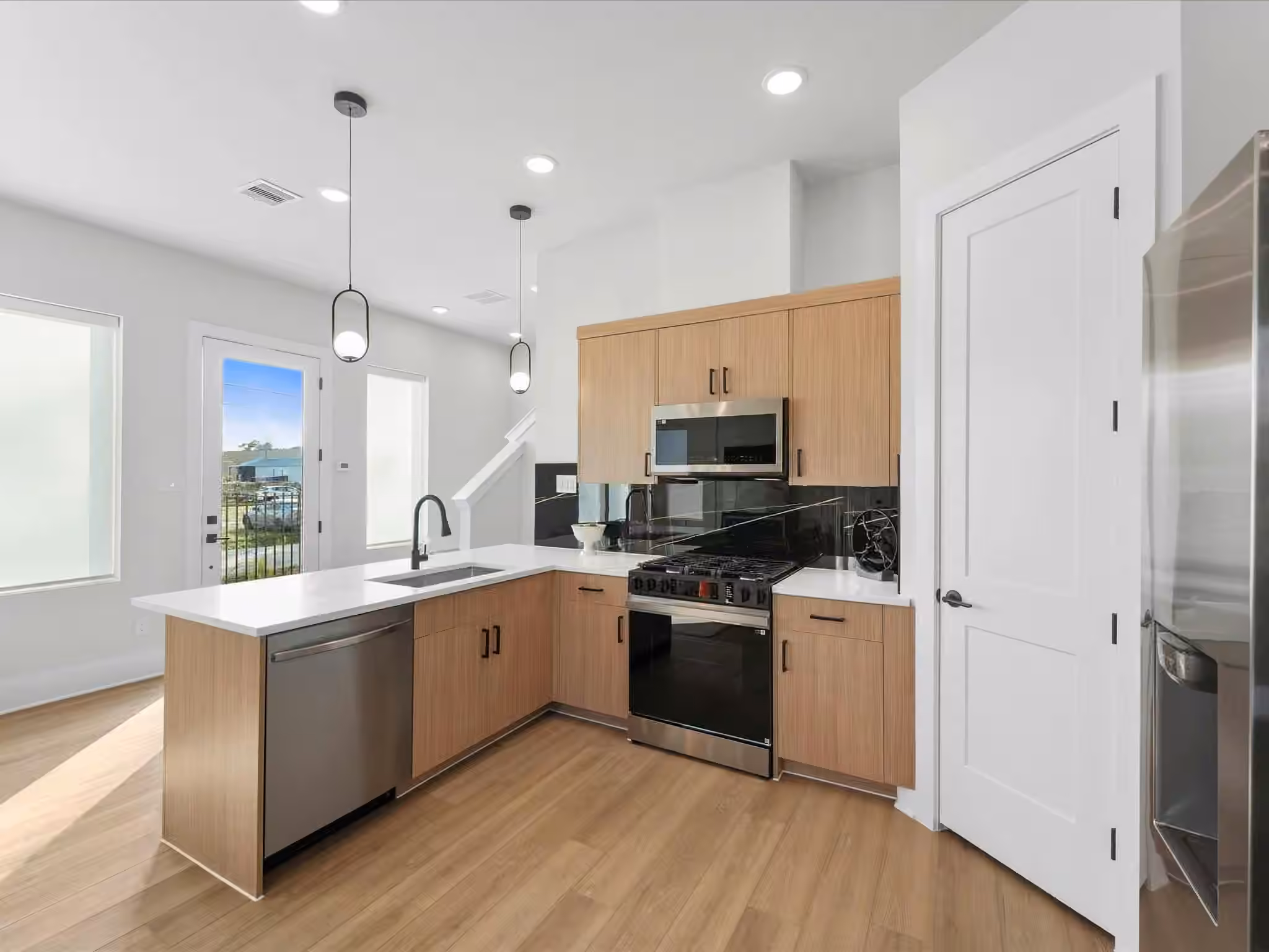Photo 4 of 5310 Teodoro Lane, Houston, TX