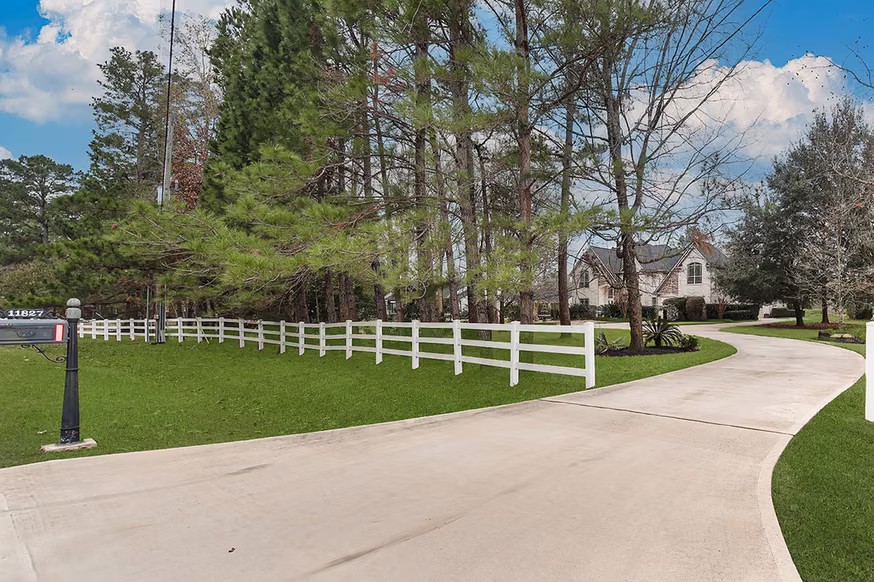 Photo 3 of 11827 Water Oak Drive, Magnolia, TX