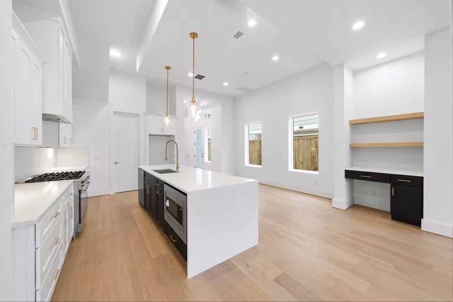 Photo 7 of 835 W 25th Street, Houston, TX