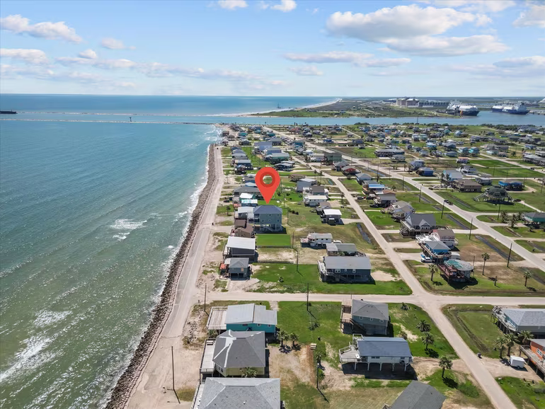 Photo 4 of 718 Beach Drive, Surfside Beach, TX