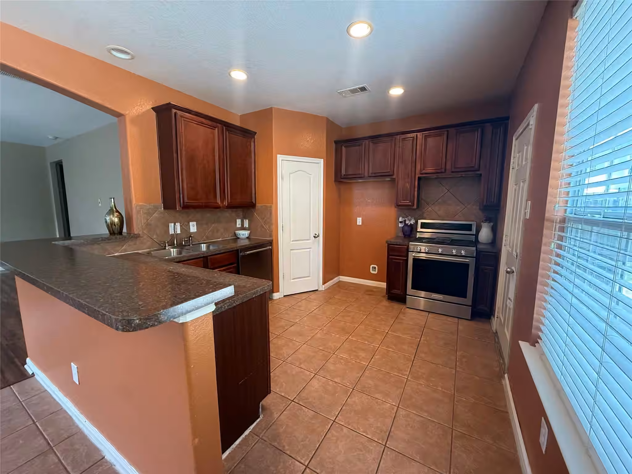 Photo 5 of 9429 Lambright Road, Houston, TX