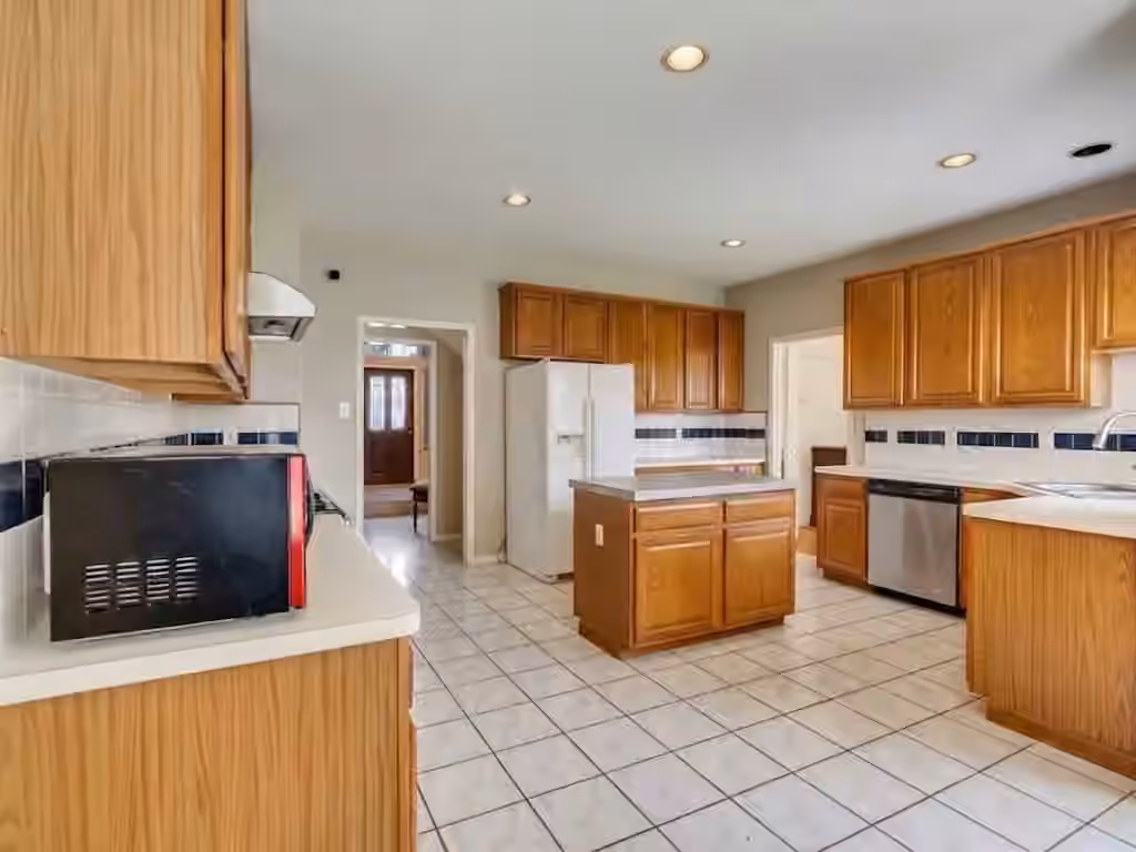 Photo 5 of 1702 Lake Geneva Court, Houston, TX
