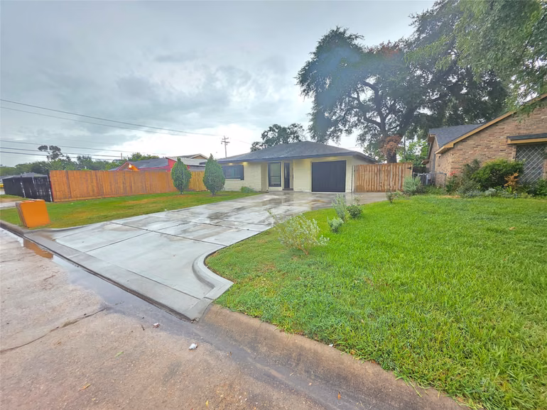 Photo 2 of 5505 Melanite Avenue, Houston, TX