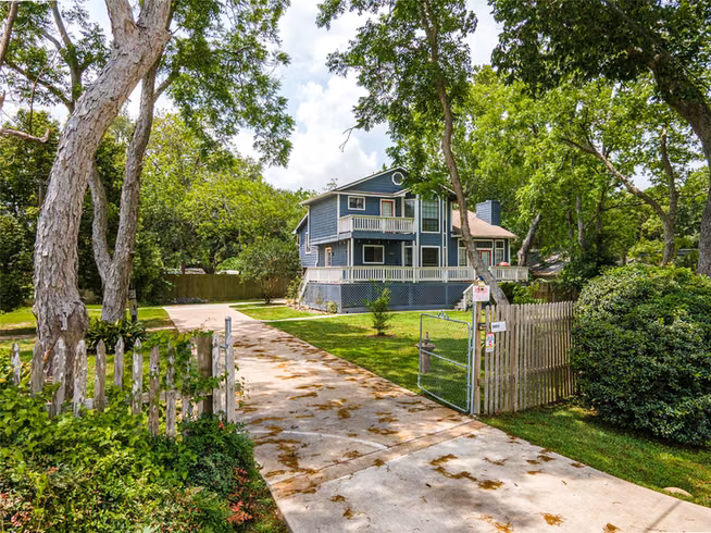 Photo of 3726 Bayshore Drive, Bacliff, TX