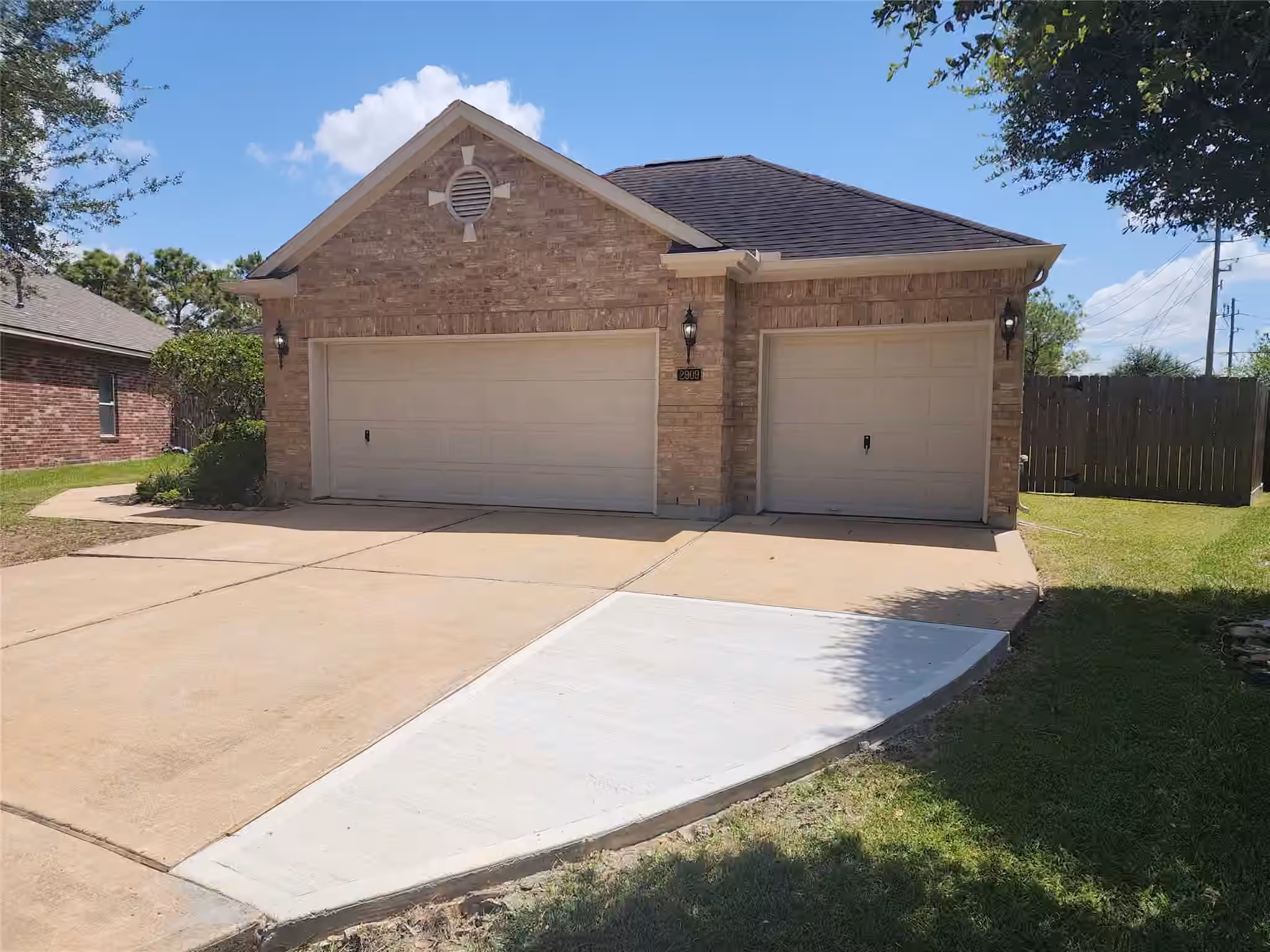 Photo 3 of 2909 Castleton Bay Lane, Pearland, TX