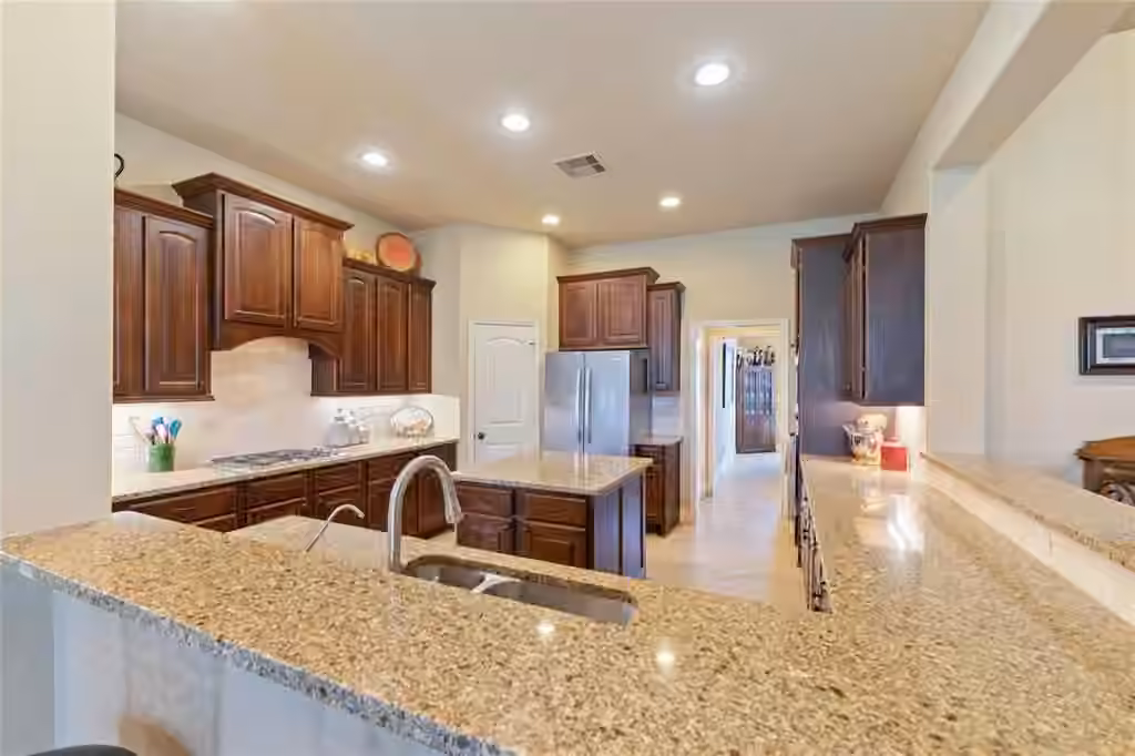Photo 3 of 2408 Evening Star Drive, Pearland, TX