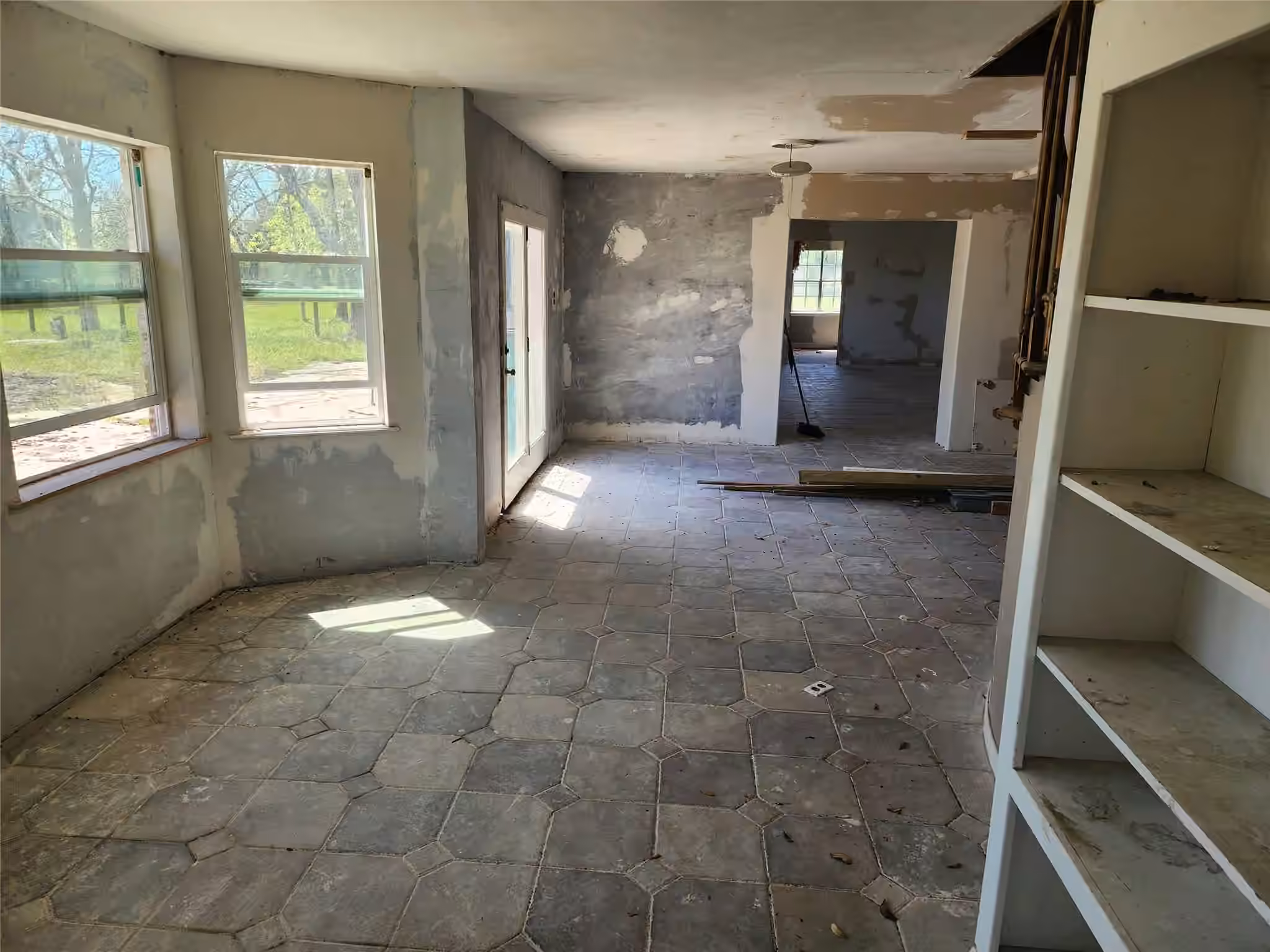Photo 7 of 1118 County Road 47, Angleton, TX