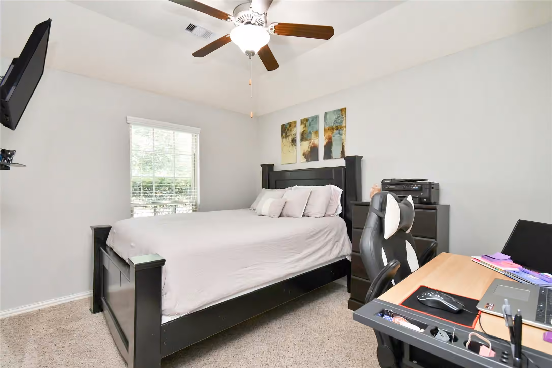 Photo 5 of 652 Maple Point Drive E, Conroe, TX