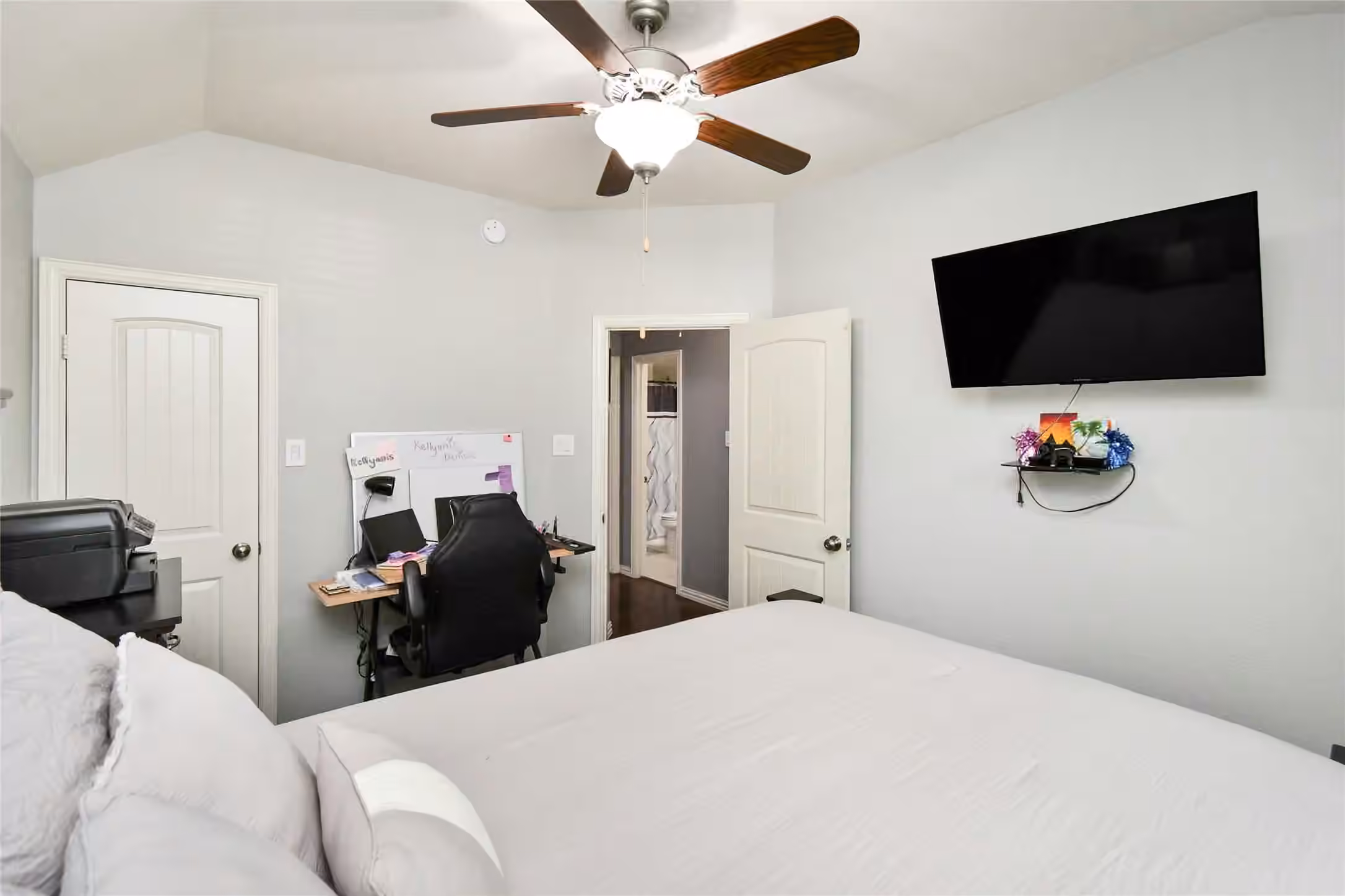 Photo 6 of 652 Maple Point Drive E, Conroe, TX