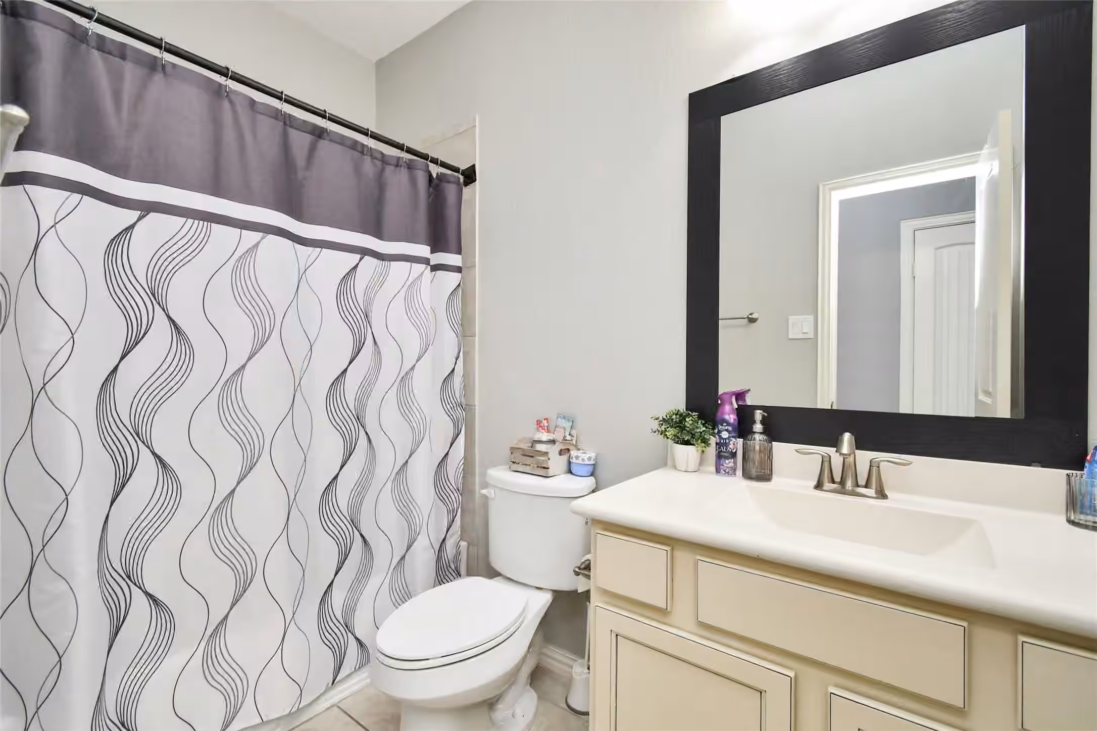 Photo 7 of 652 Maple Point Drive E, Conroe, TX