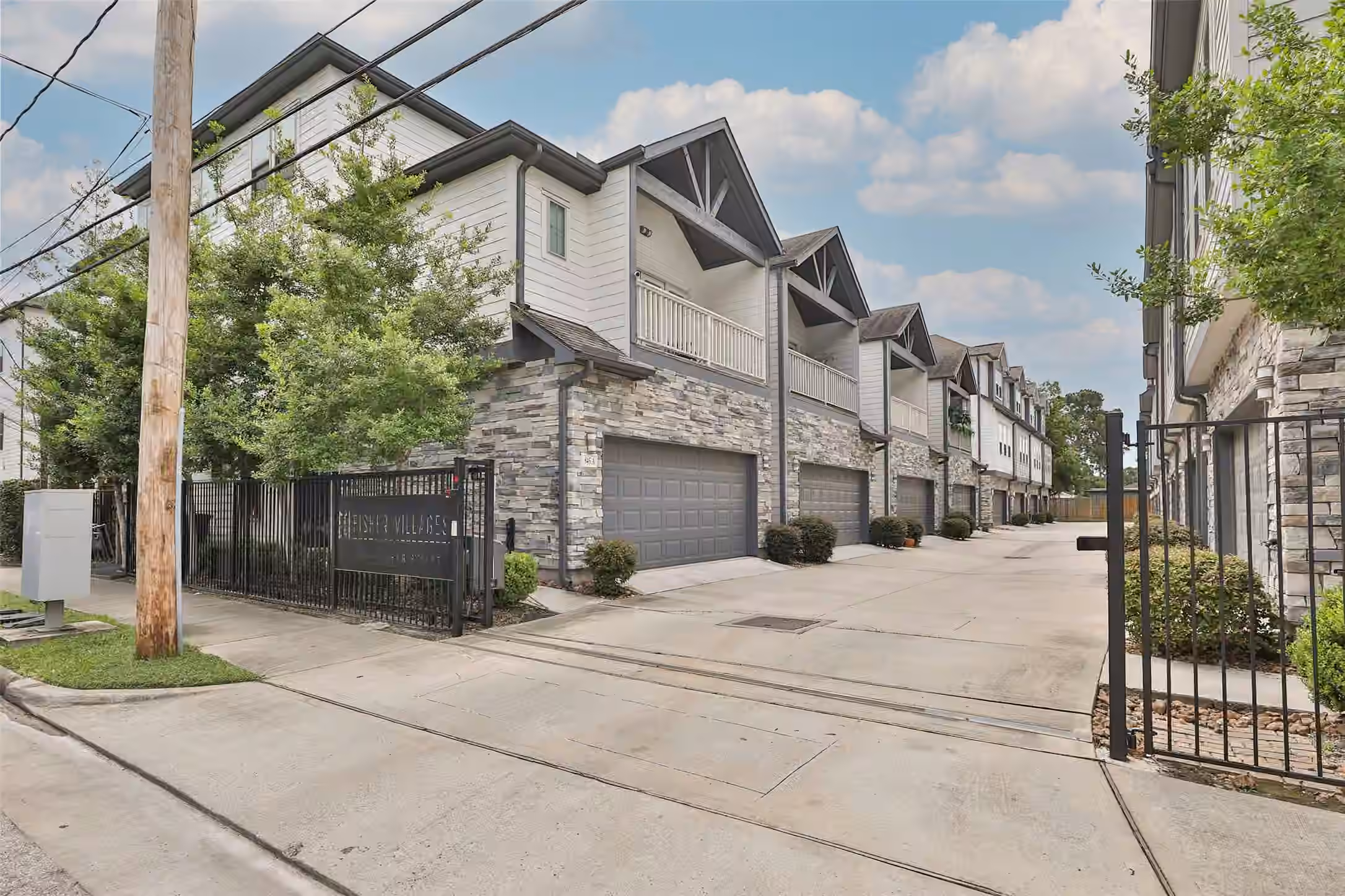 Photo 2 of 845 Fisher Street A, Houston, TX