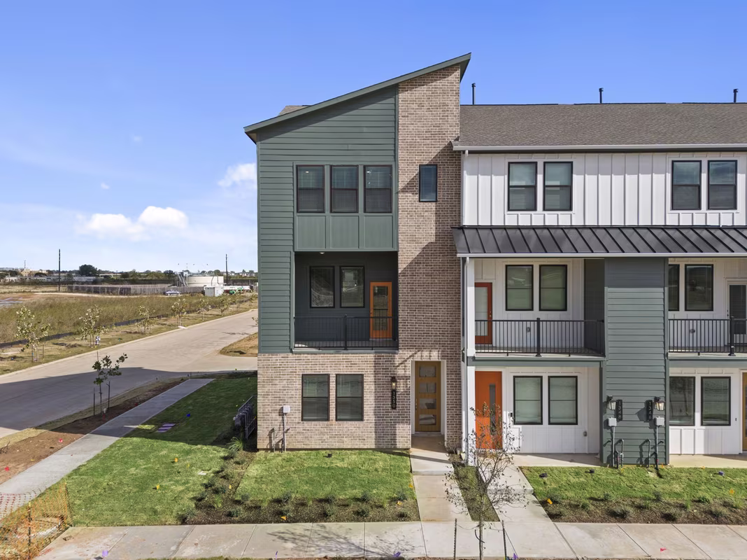Photo 2 of 1350 Mercantile Street, Richmond, TX