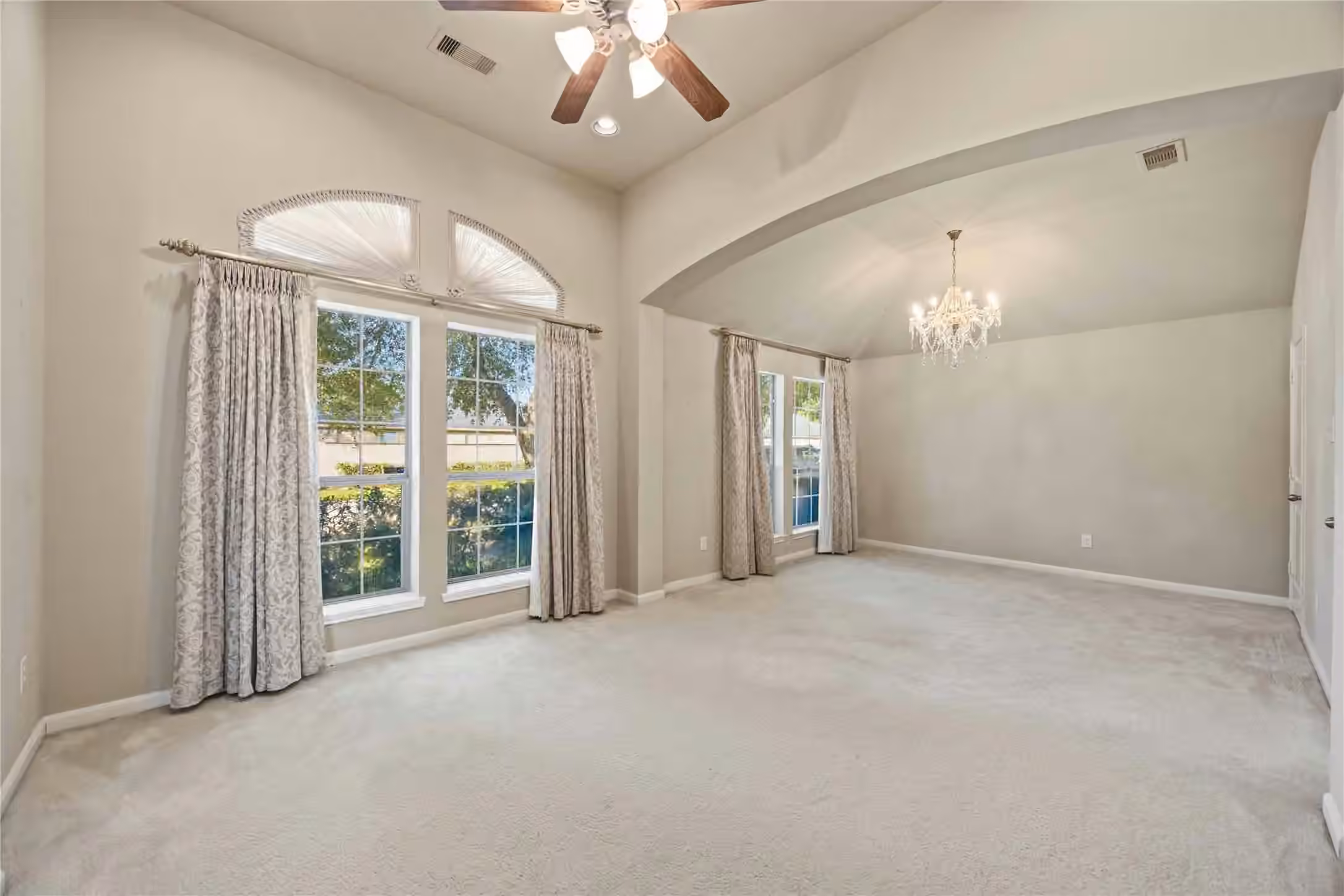 Photo 2 of 13615 Rainwater Drive, Pearland, TX