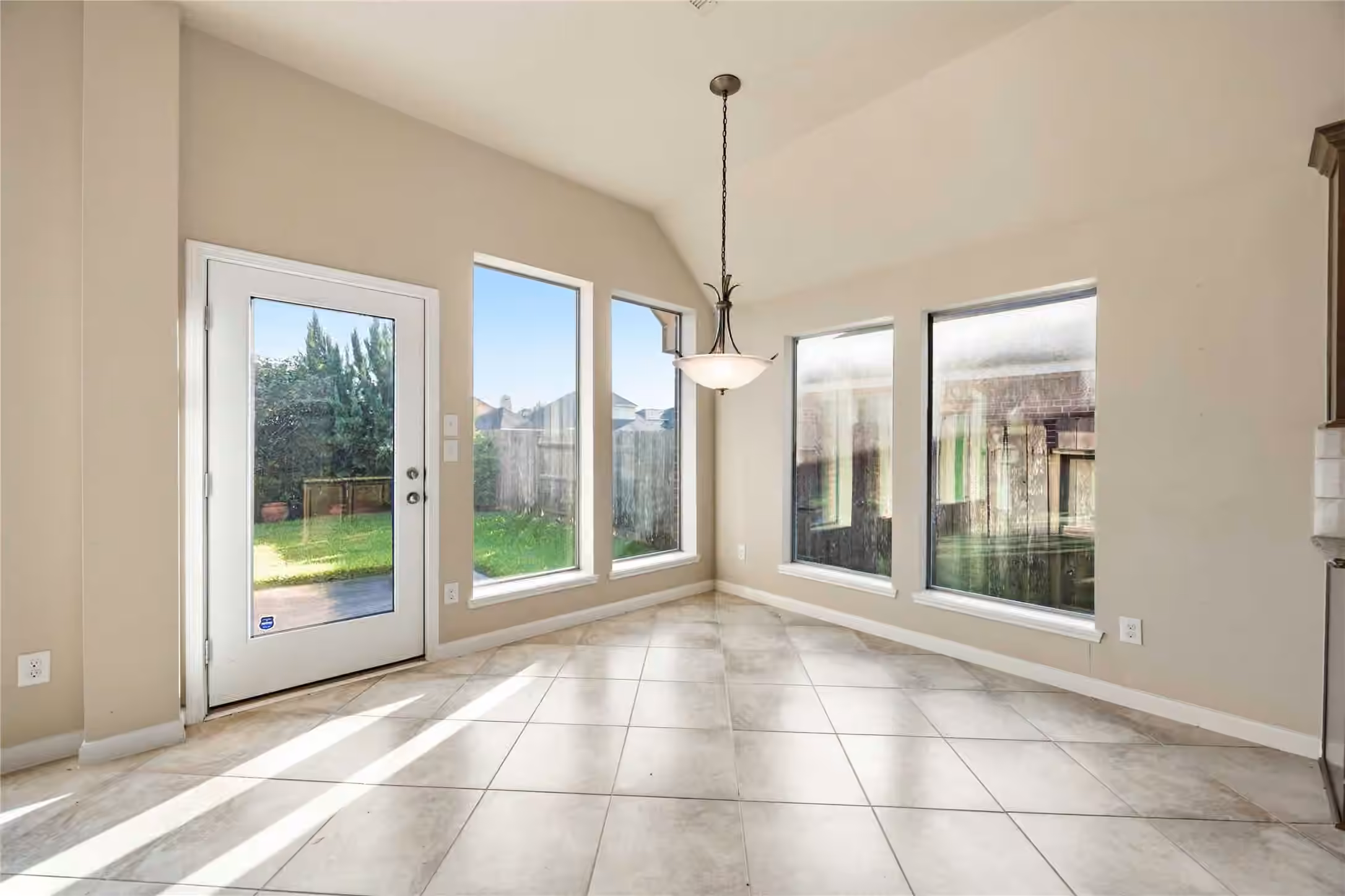 Photo 5 of 13615 Rainwater Drive, Pearland, TX