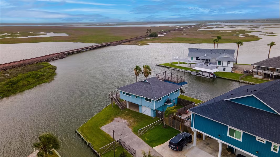 Photo 3 of 354 Ling Street, Bayou Vista, TX
