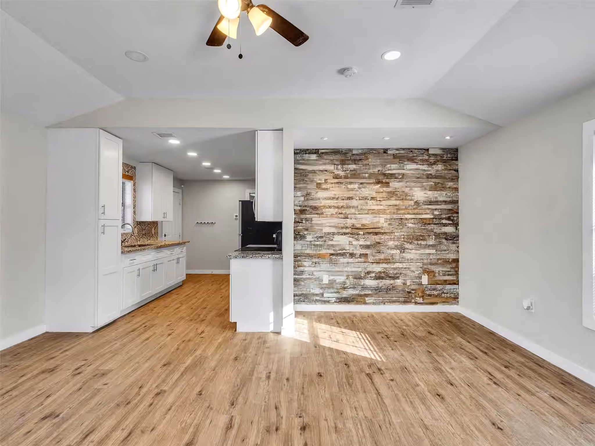 Photo 4 of 3309 Sumpter Street, Houston, TX