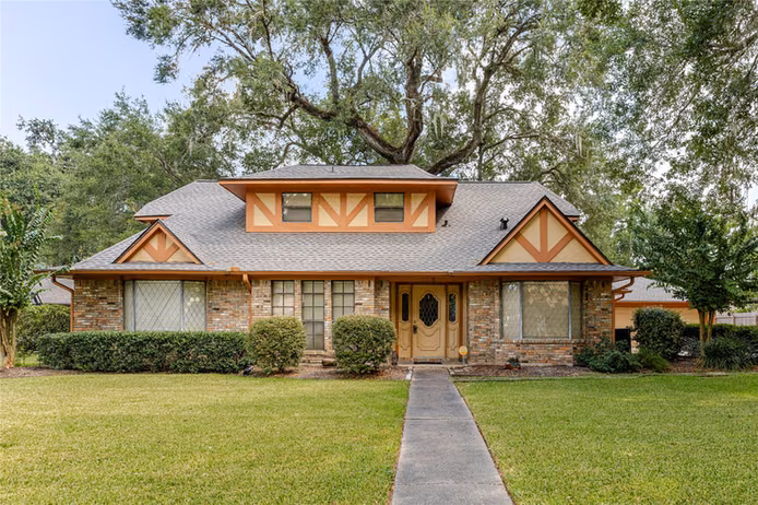 Photo of 118 Arrowwood Street, Lake Jackson, TX 77566