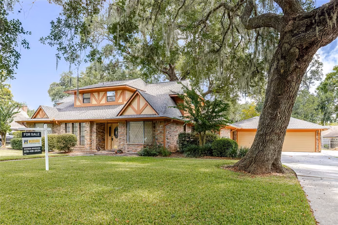Photo 3 of 118 Arrowwood Street, Lake Jackson, TX