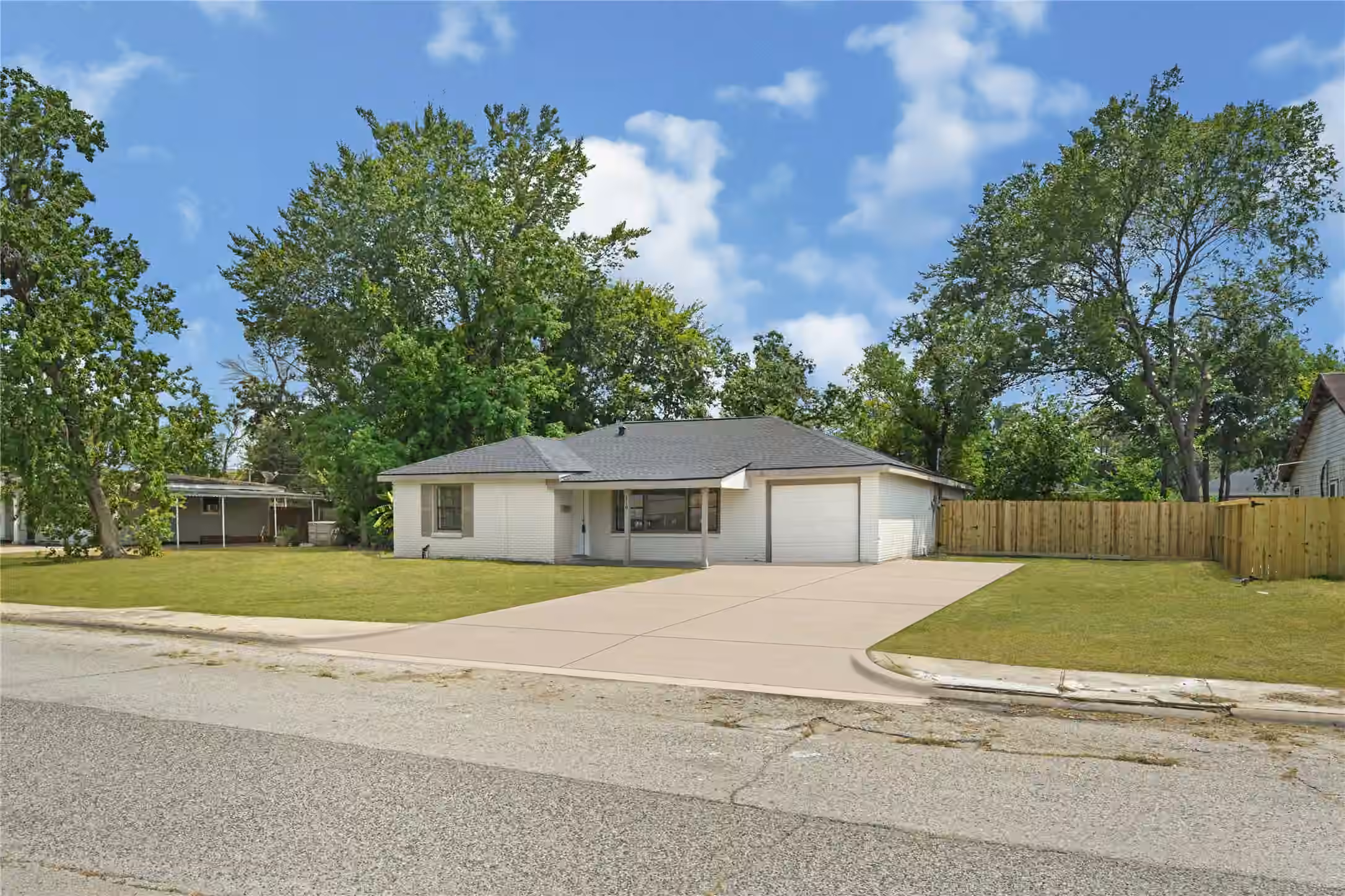 Photo 4 of 119 West Avenue, Pasadena, TX