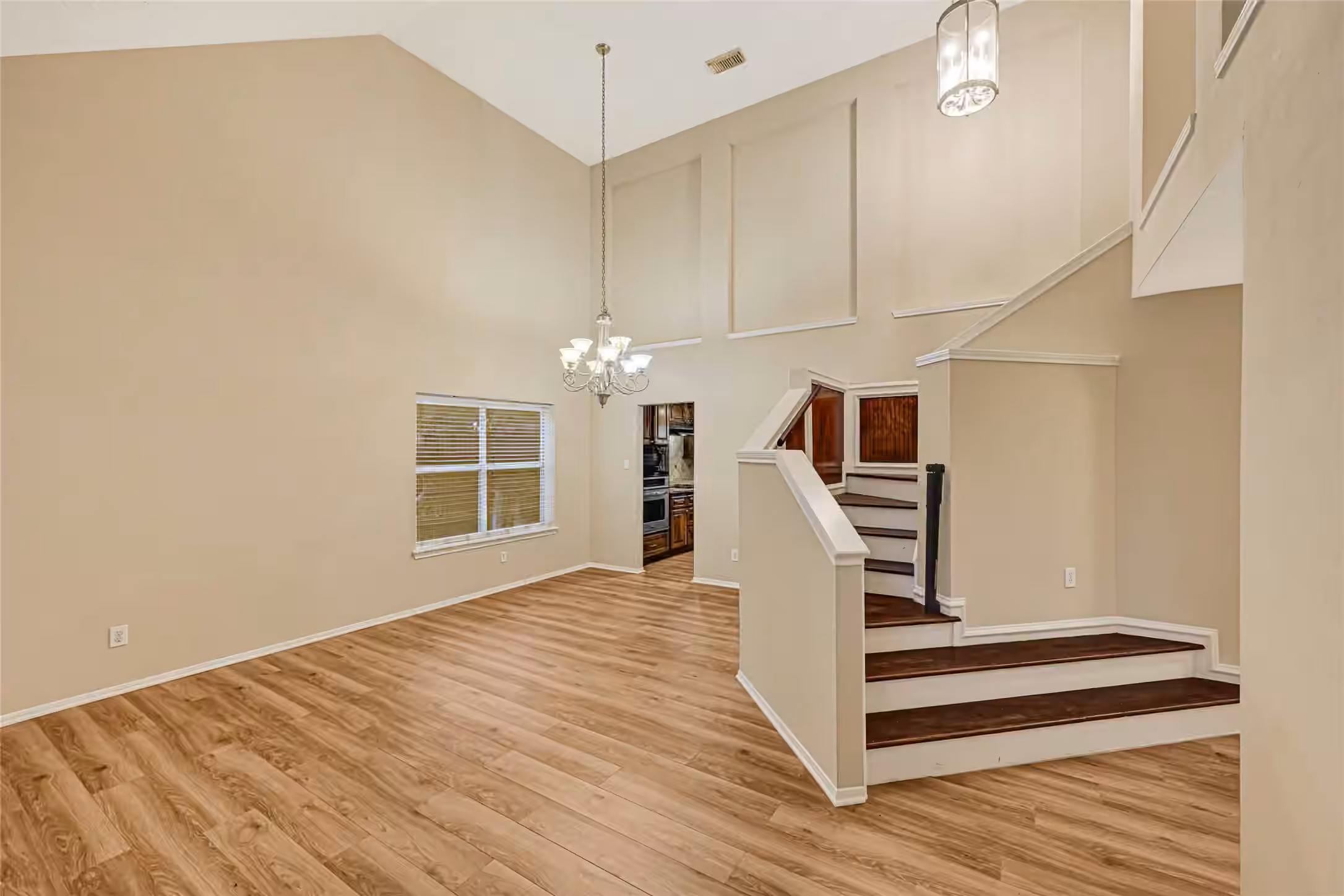 Photo 5 of 4211 Hambledon Village Drive, Houston, TX