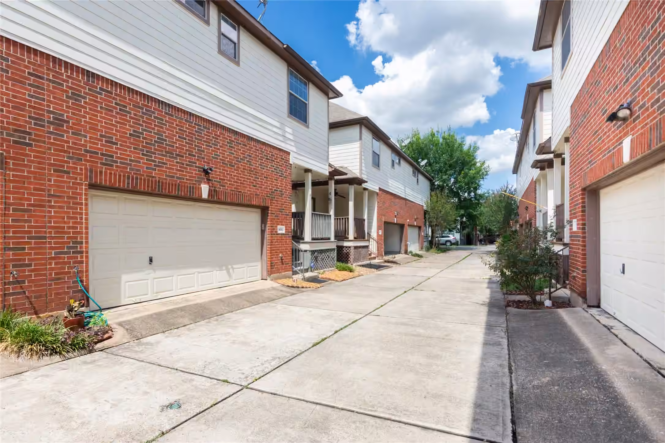 Photo 3 of 1430 W 24th Street, Houston, TX