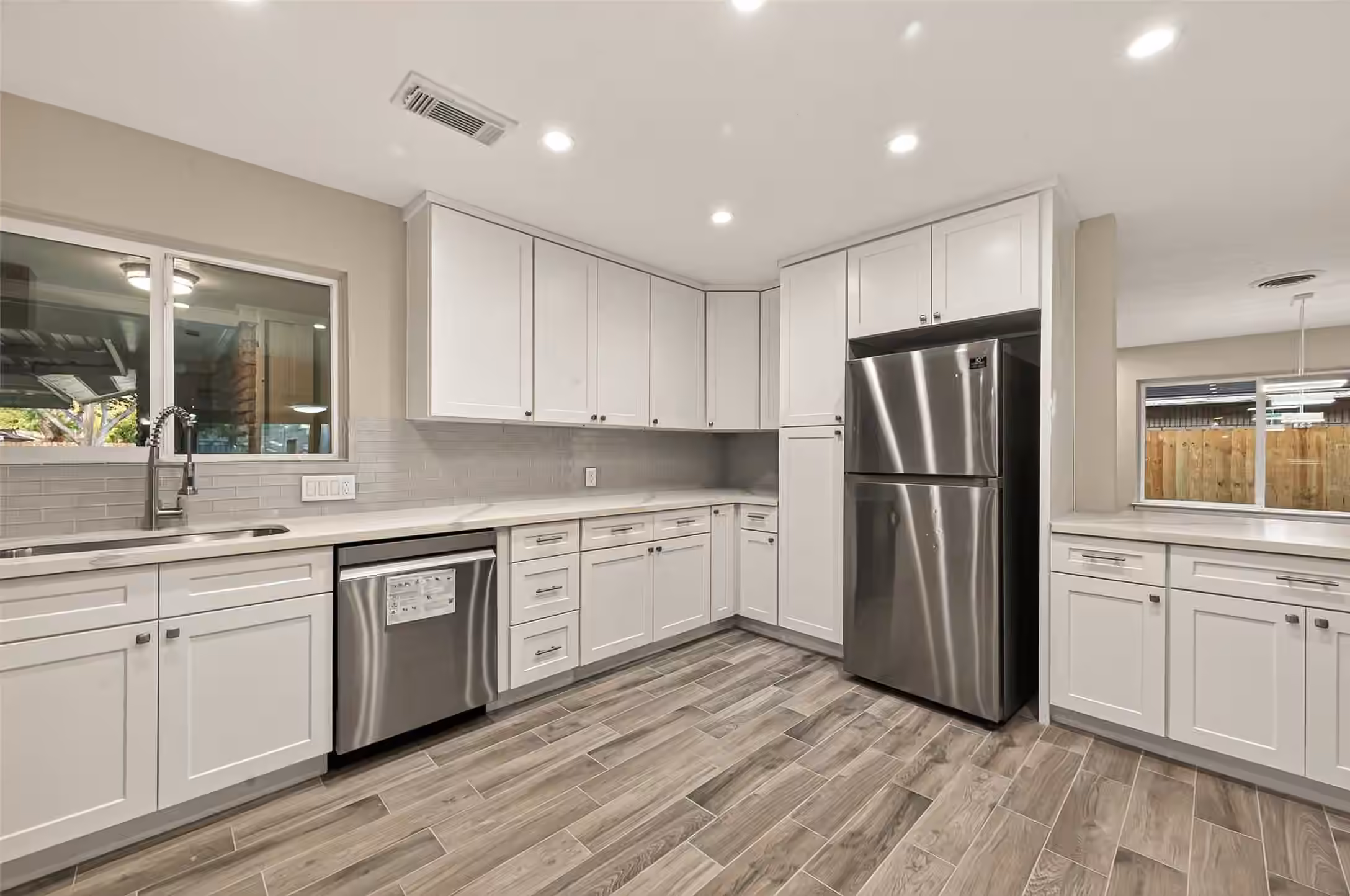 Photo 7 of 11206 Huggins Drive, Houston, TX