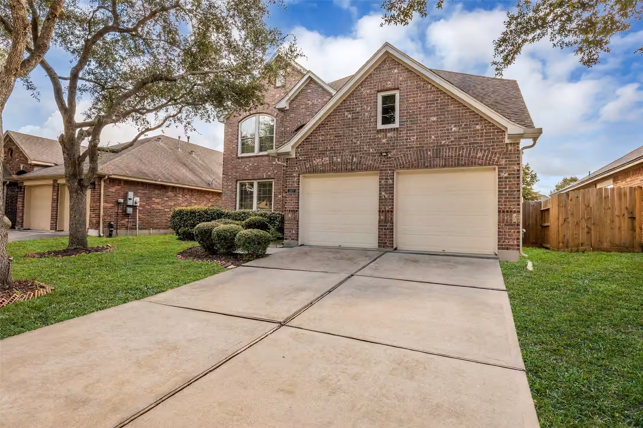 Photo 3 of 2807 Arbor Brook Lane, Pearland, TX