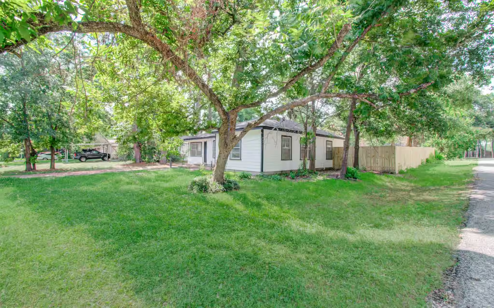 Photo 5 of 1100 Cowan Avenue, Conroe, TX