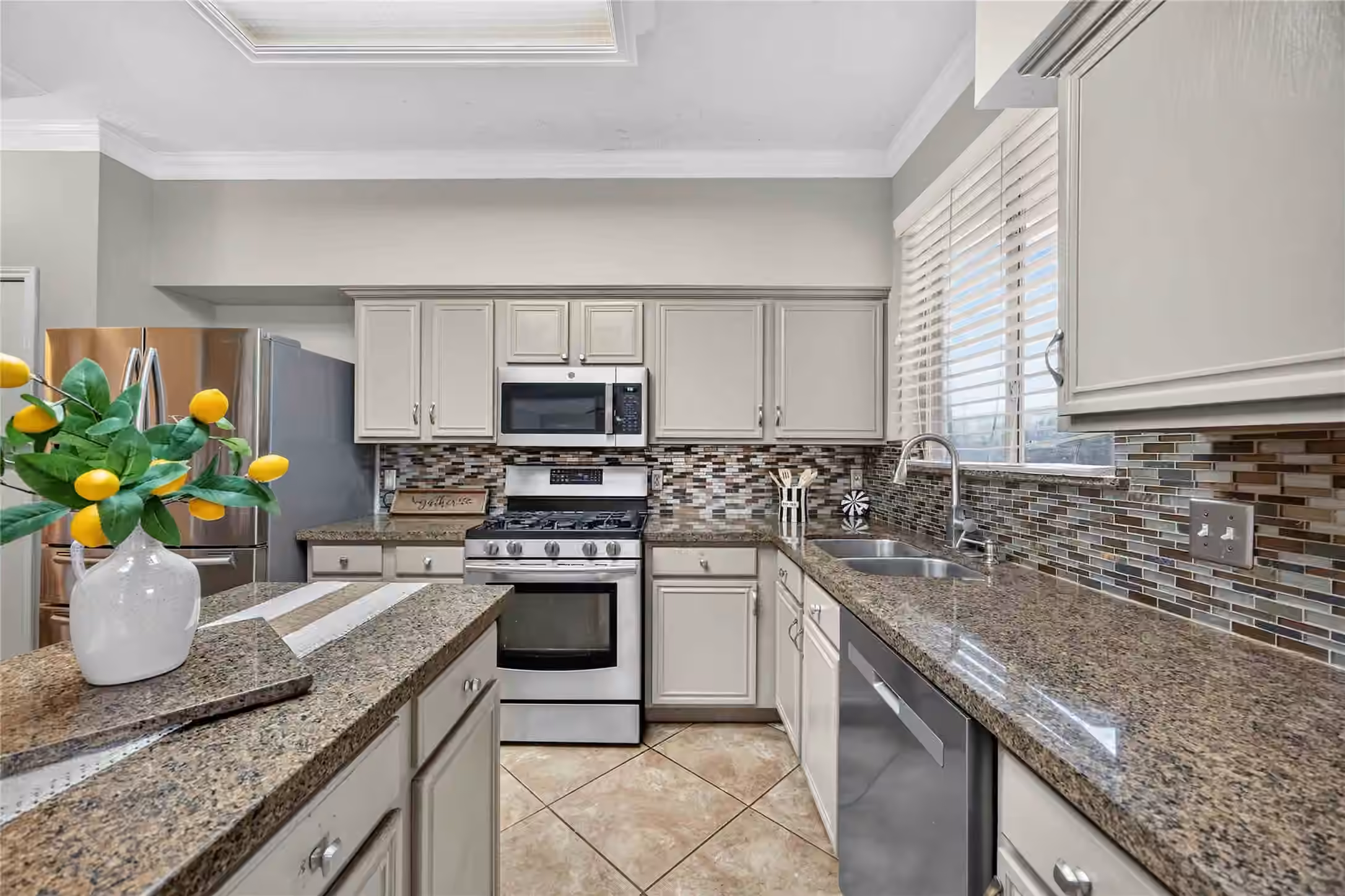 Photo of 11618 Peachwood Lake Drive, Sugar Land, TX 77498